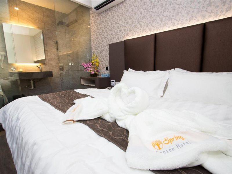 Spring Season Hotel Muar Extérieur photo