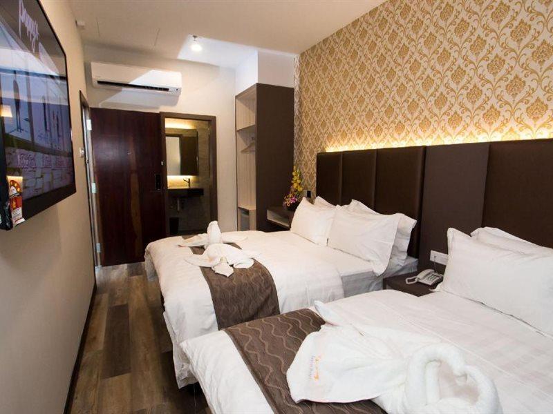 Spring Season Hotel Muar Extérieur photo