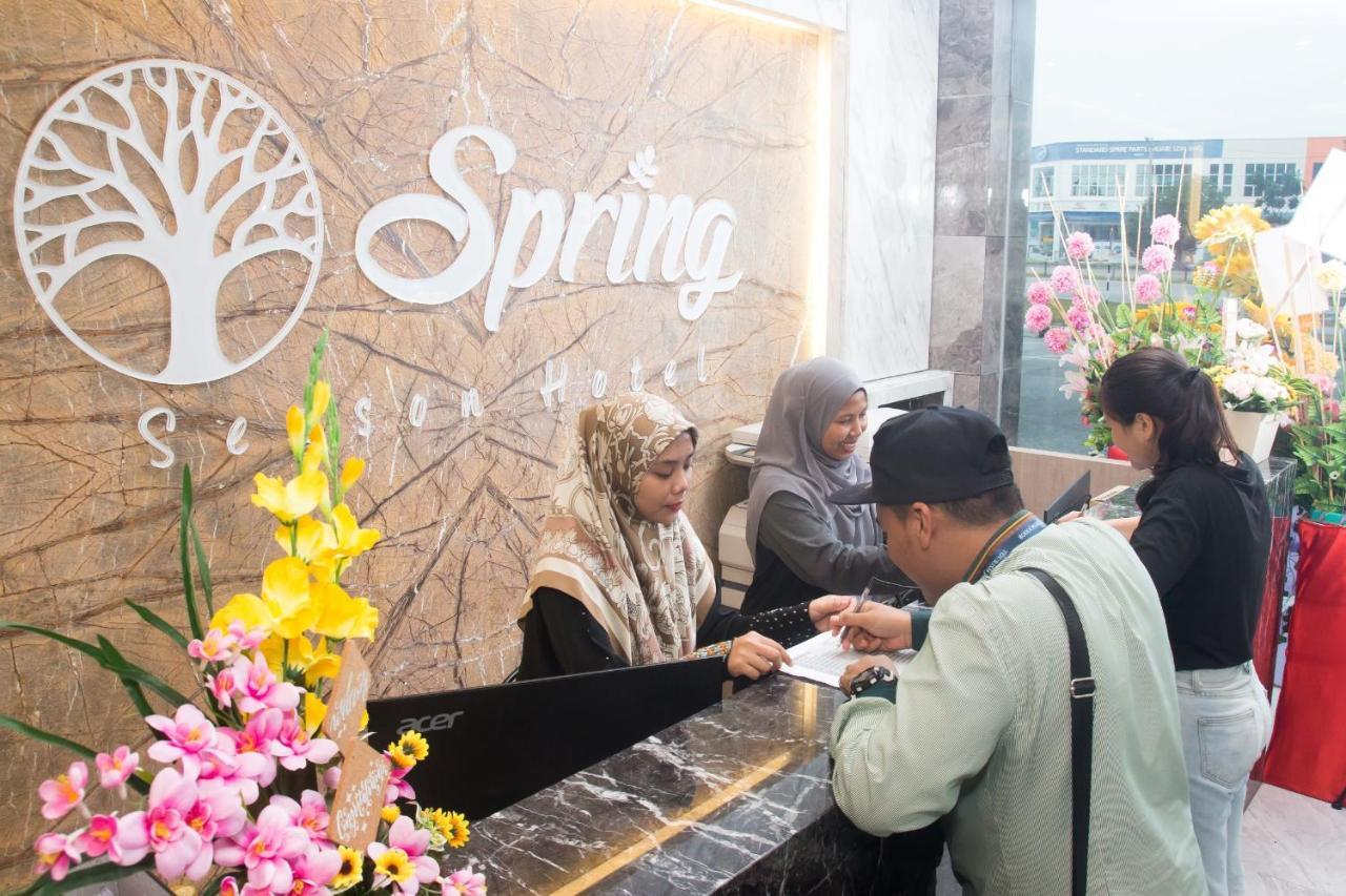 Spring Season Hotel Muar Extérieur photo
