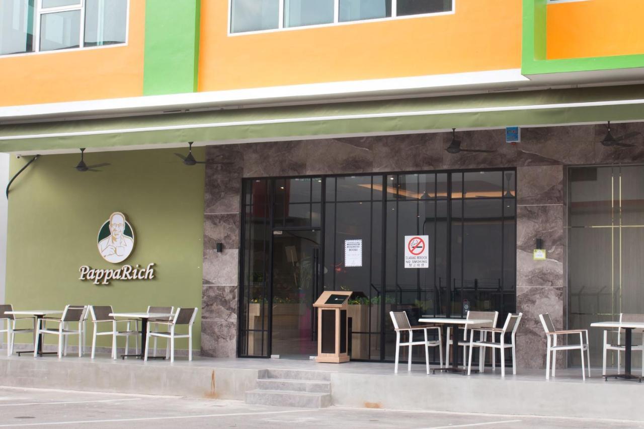 Spring Season Hotel Muar Extérieur photo