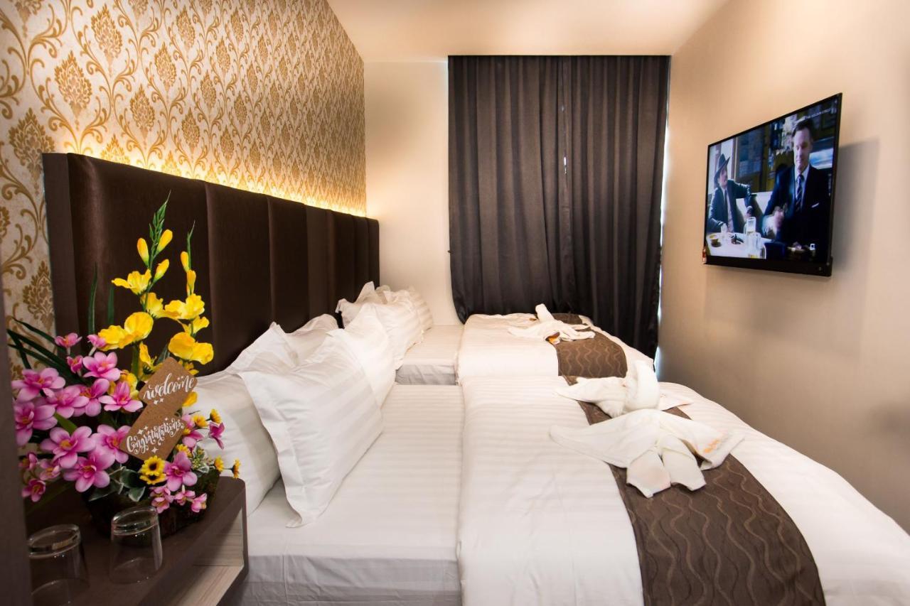 Spring Season Hotel Muar Extérieur photo
