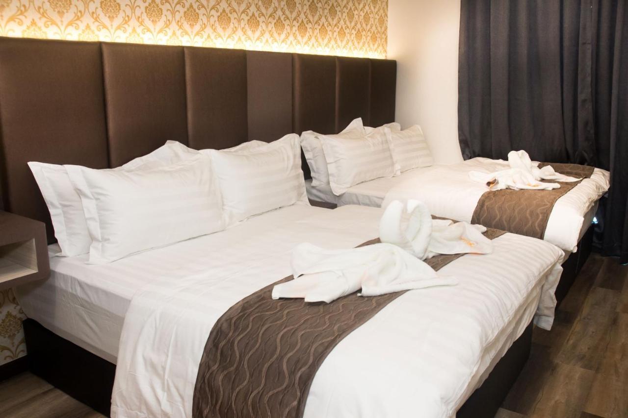 Spring Season Hotel Muar Extérieur photo