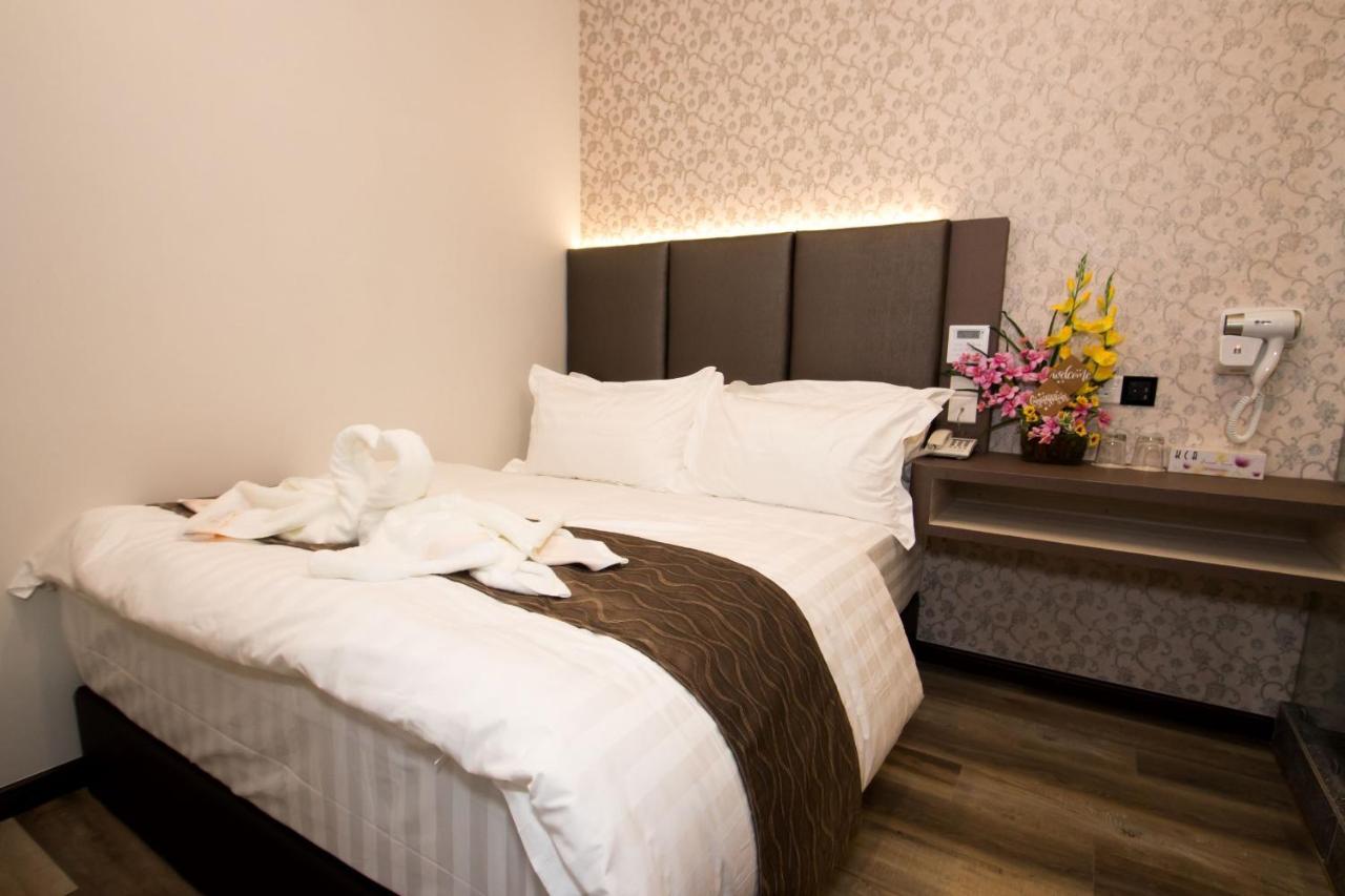 Spring Season Hotel Muar Extérieur photo